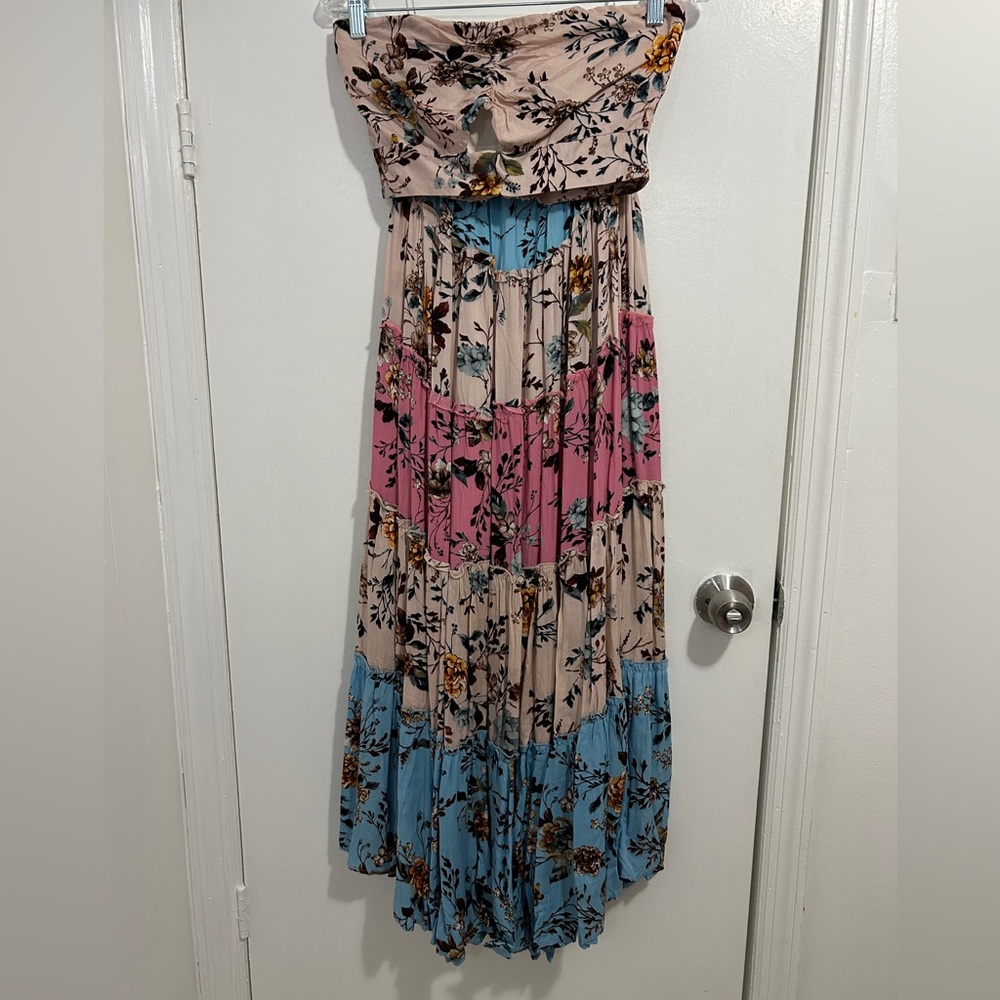 Two-piece, new, never worn.. doesnt fit anymore.. perfect for spring